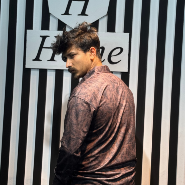 balck print shirt